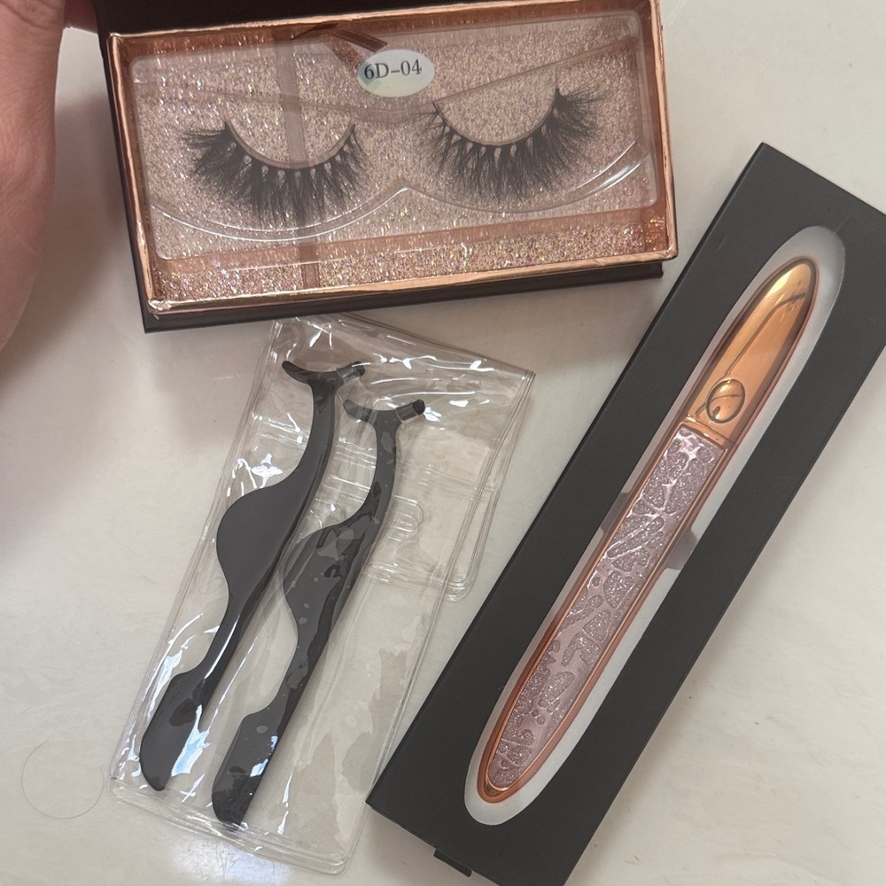 Elegant Gold and Black Eyelash Set